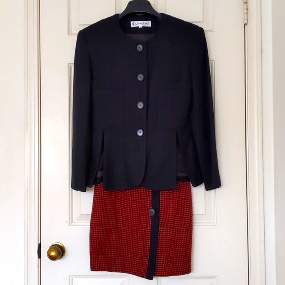 NWT. Woman's Full lined 100% wool blazer and skirt matching set. - Picture 8 of 8